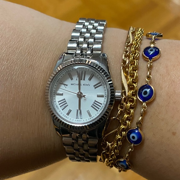 Authentic Michael Kors Silver Watch - Picture 4 of 4